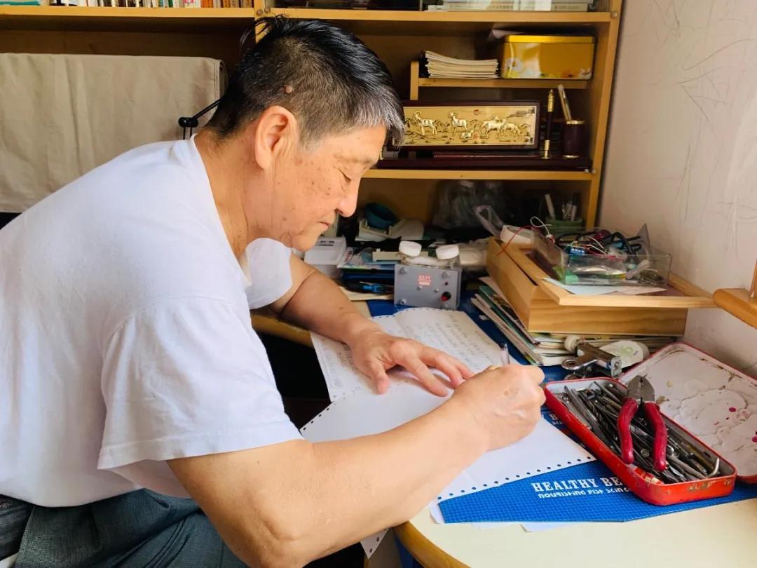 老年人眼花按摩仪,老人发明老年痴呆神器