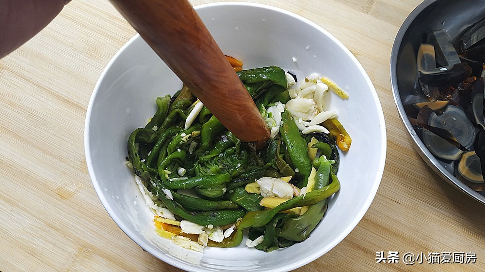 好吃又下饭的擂辣椒皮蛋测评,擂辣椒皮蛋超辣