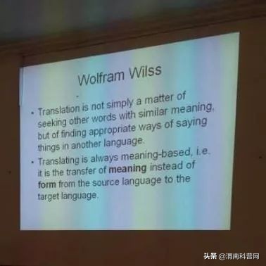 投影仪如何与屏幕相吻合,投影仪怎么实现光同步