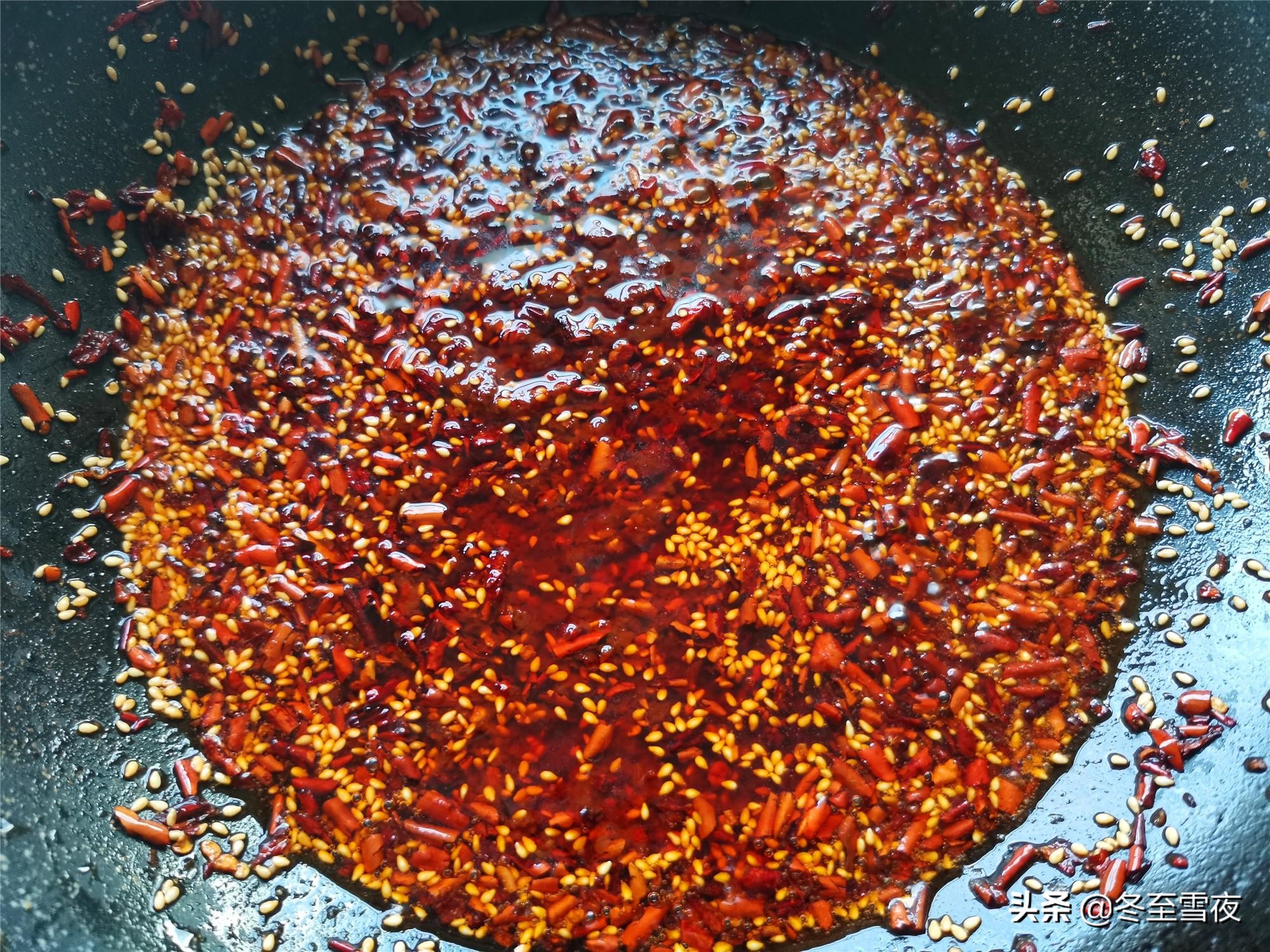 如何制作香辣小鱼干,香辣小鱼干详细做法