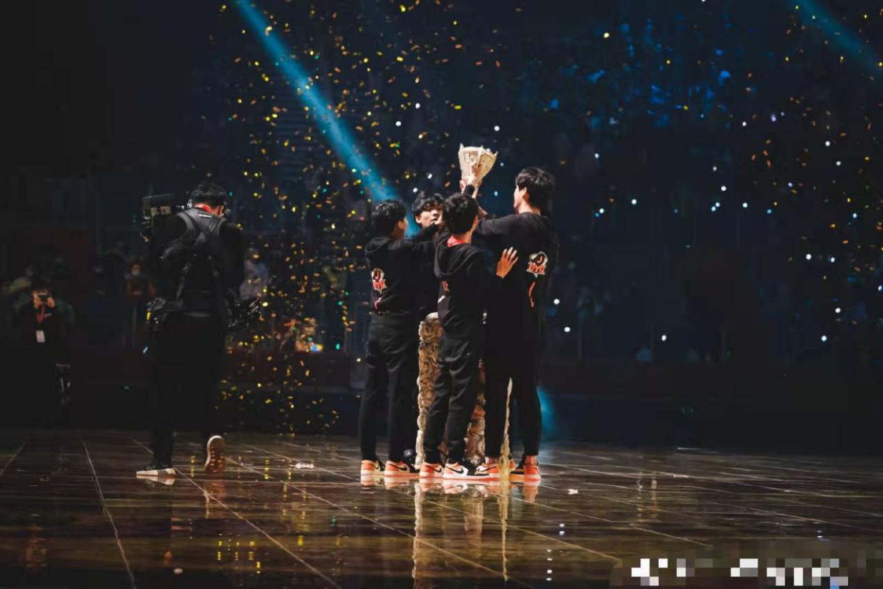 萧玦巅峰赛投降继续发酵，道歉声明改头换面，终于装不下去了？