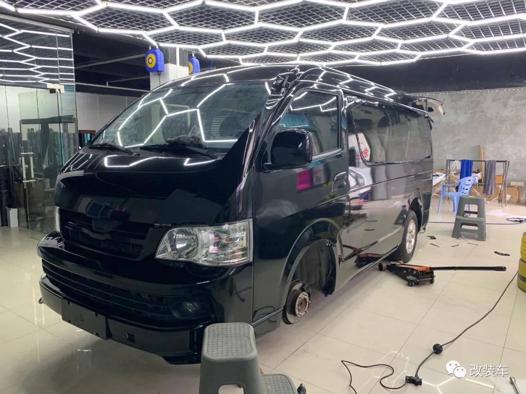 金杯海狮能推着么,金杯海狮可以坐几个人