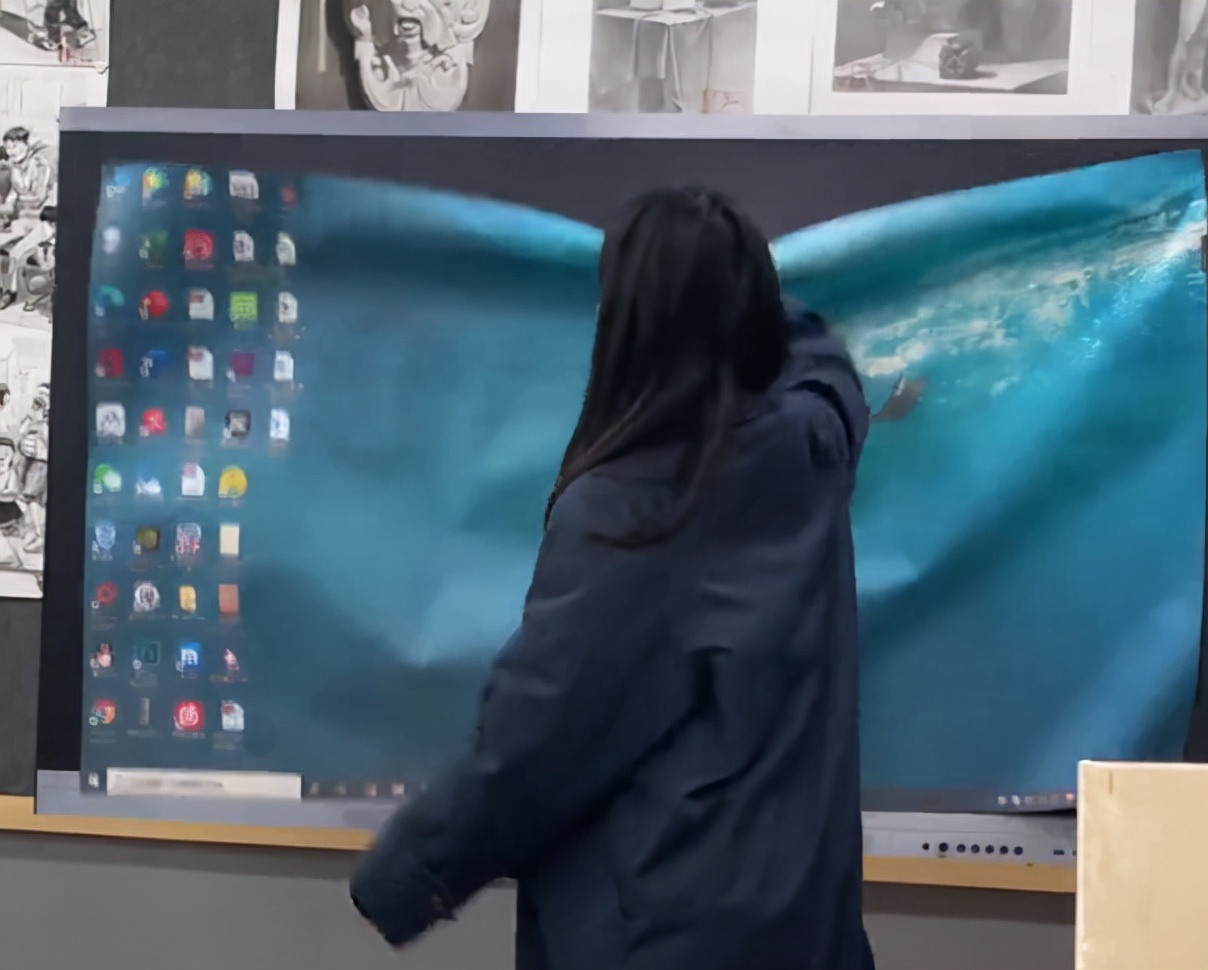 学生画老师上课的状态逼真,美术老师展示惊呆学生