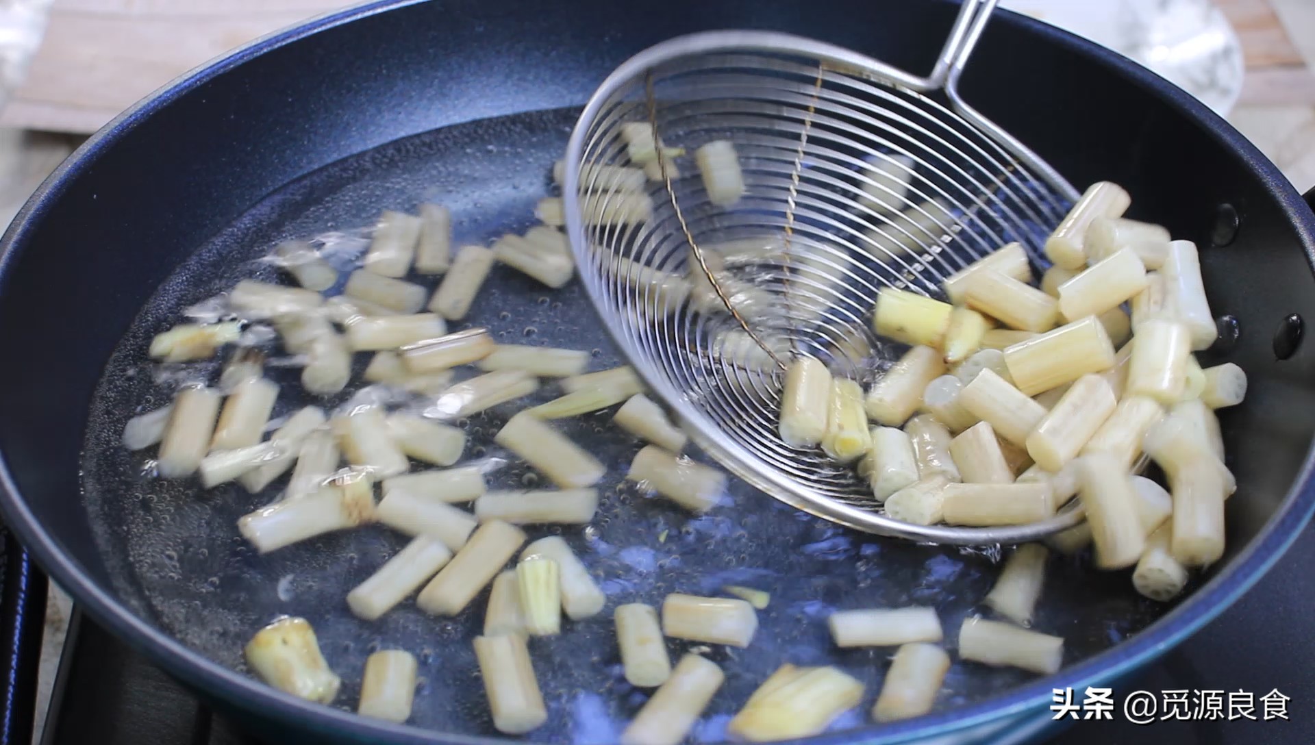 酸辣藕条怎么腌制泡菜,新鲜藕带怎么做好吃