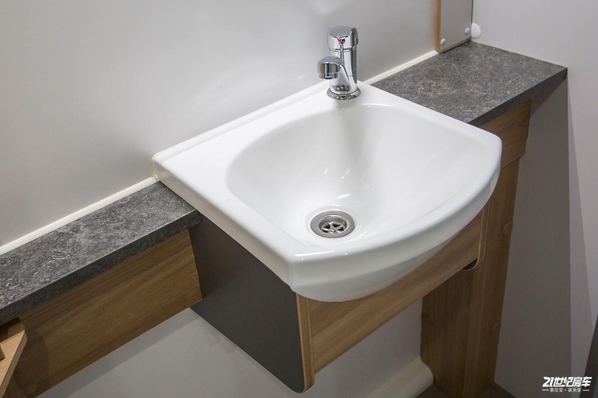 英国百丽d4,发现4拖挂式房车