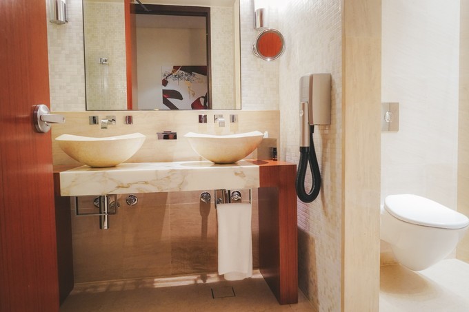 去哥德堡需要带当地钱吗,去卡塔尔必买