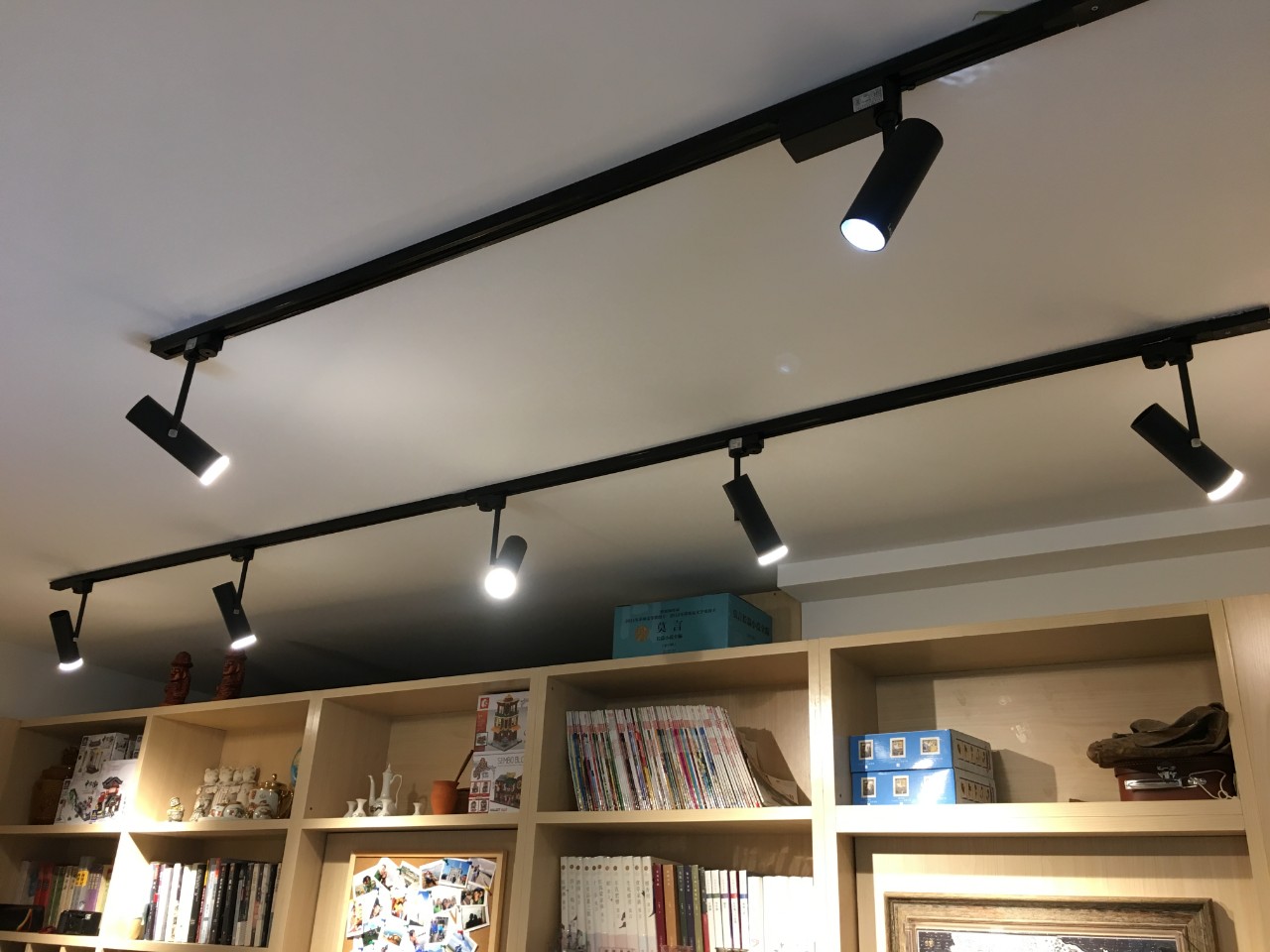 家装客厅流水灯光效果,家装灯光颜色怎么搭配