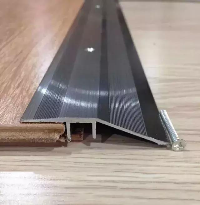 木地板与瓷砖怎么拼缝,瓷砖和木地板之间的缝怎么处理