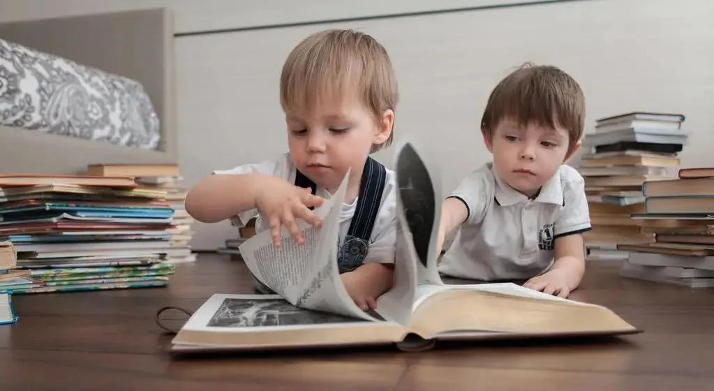 前庭觉失调的症状及训练方法,孩子前庭失调在家怎样训练感统