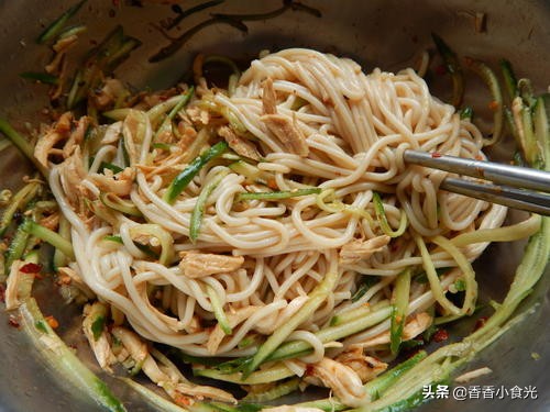 小锅米线的做法和配料视频,鸡汤米线的正宗做法和配方