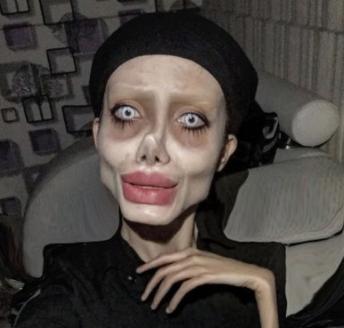 修炼高阶茶艺女，你社你的会，我富我的贵