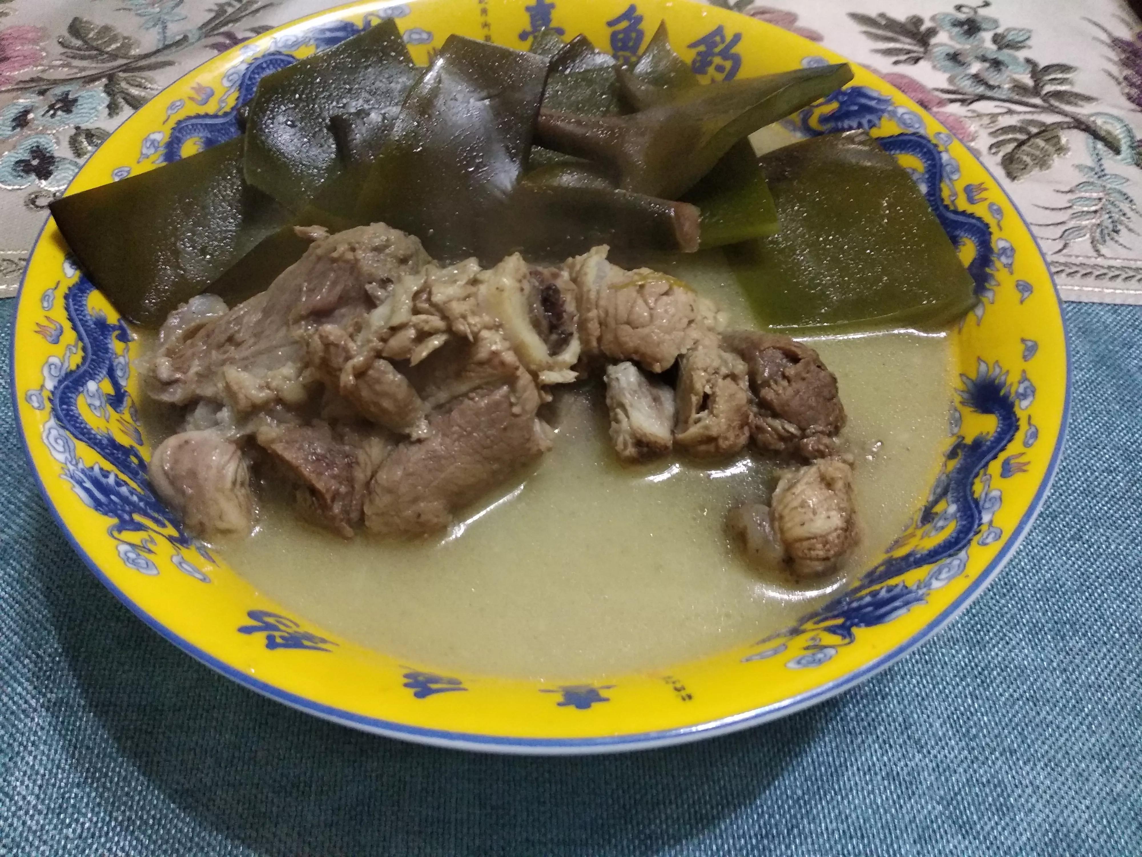 炖骨头怎么炖得又烂又香呢,家常炖大骨头放什么料