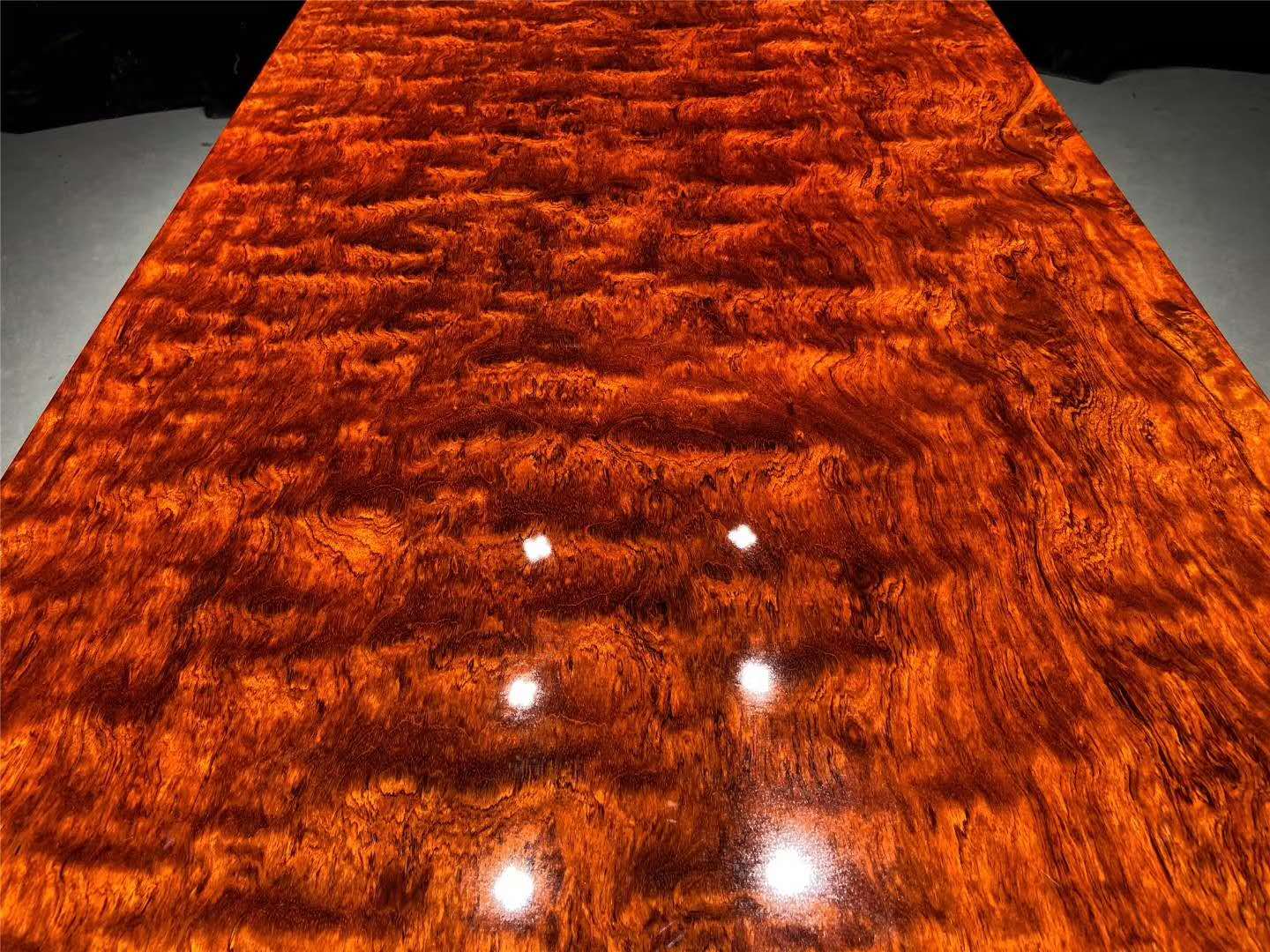 苏州家具城土豪桌*局骗**!8万天价桌出厂就9千,原料极像棺材板