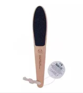 啊呀!你的脚后跟看起来糙得像位“真正男子汉”