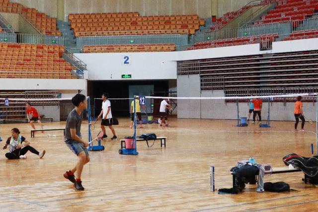 宝安体育中心篮球场怎么走,宝安体育馆羽毛球场在哪里