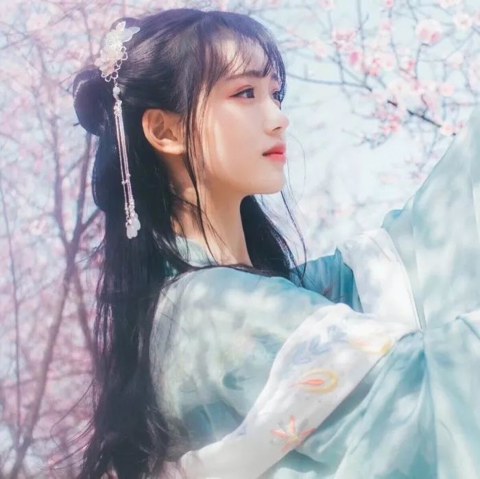 不染世俗的古风女头真人,有意境古风女头真人版