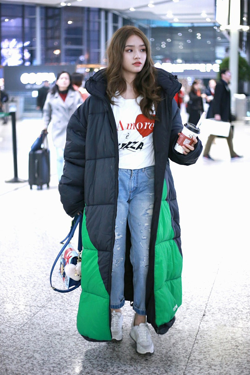 杨紫宋轶,宋轶羽绒服粉色