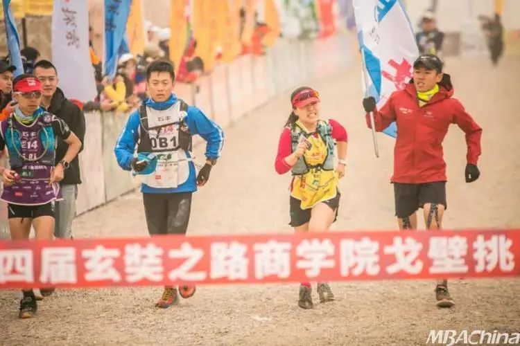 一个小镇姑娘逆袭,小镇青年逆袭的故事