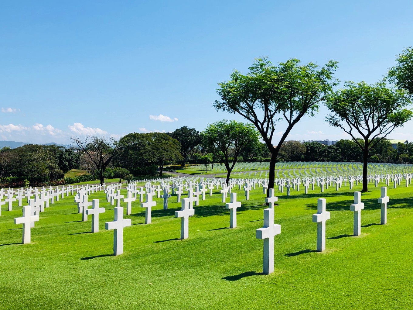 实弹射击or公墓拍大片？| 跟90后小伙儿在马尼拉“玩儿很野”