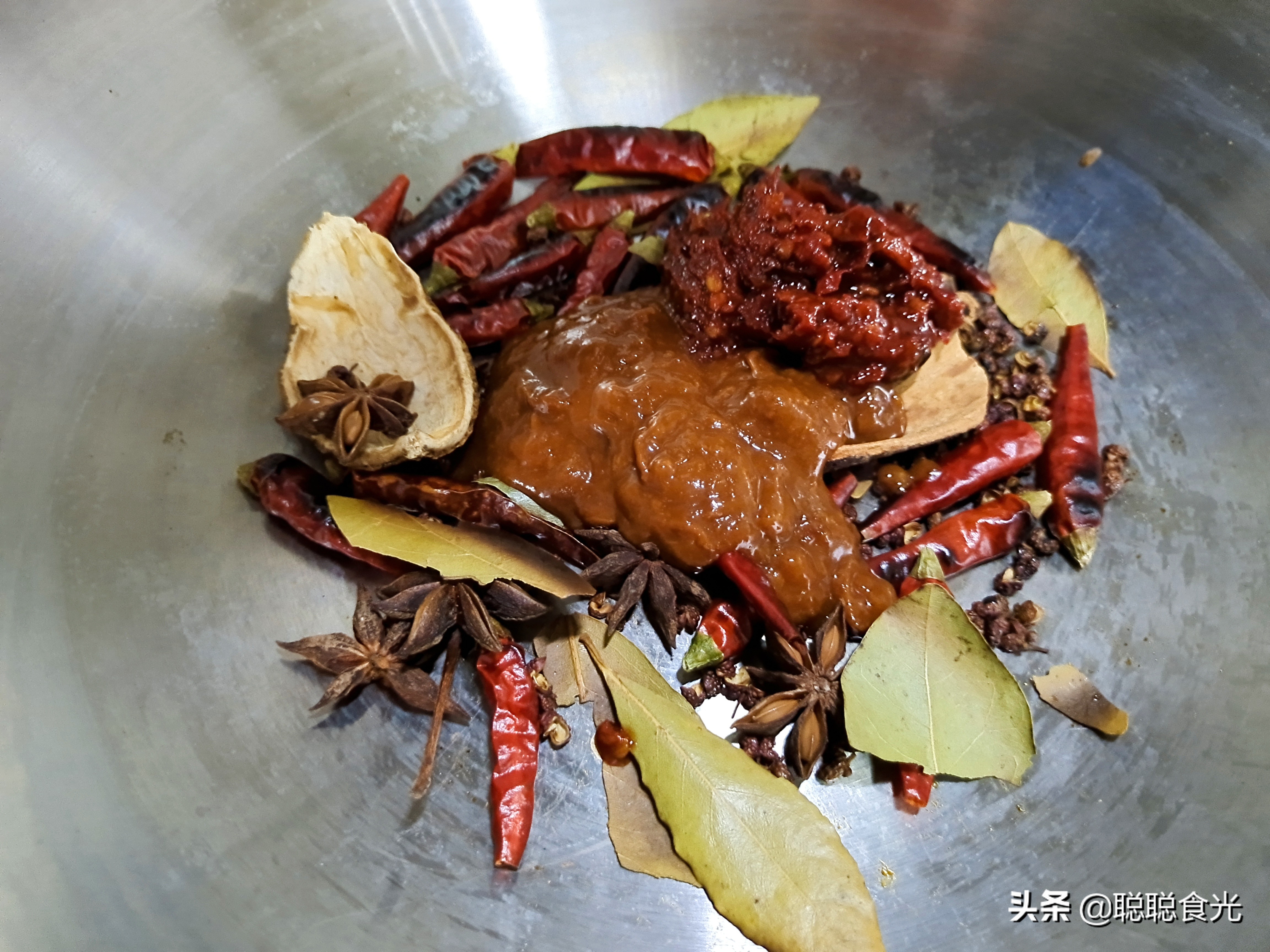 原味鸭脖怎么卤成麻辣的,教你制作麻辣鸭脖的方法