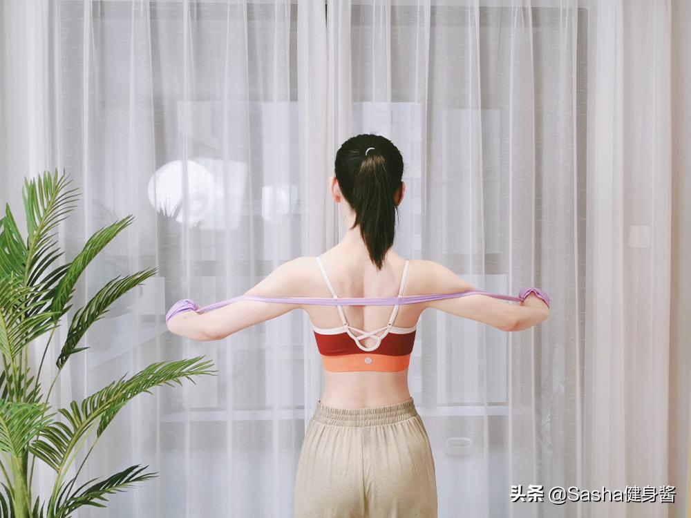 瘦腰两侧赘肉的瘦肩动作,膀大腰圆怎么减背