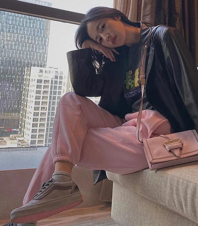 周雨彤冠军卫衣,周雨彤万斯同款