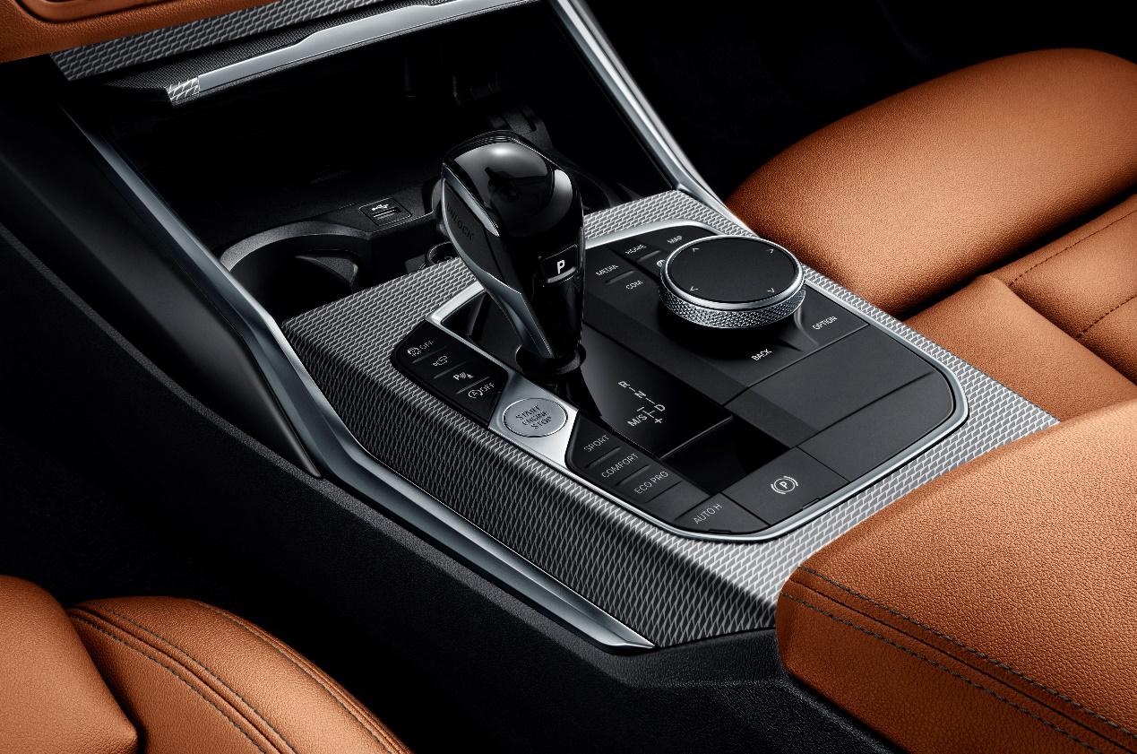 宝马3系老款和新款对比讲解,新宝马3系深度评测内饰