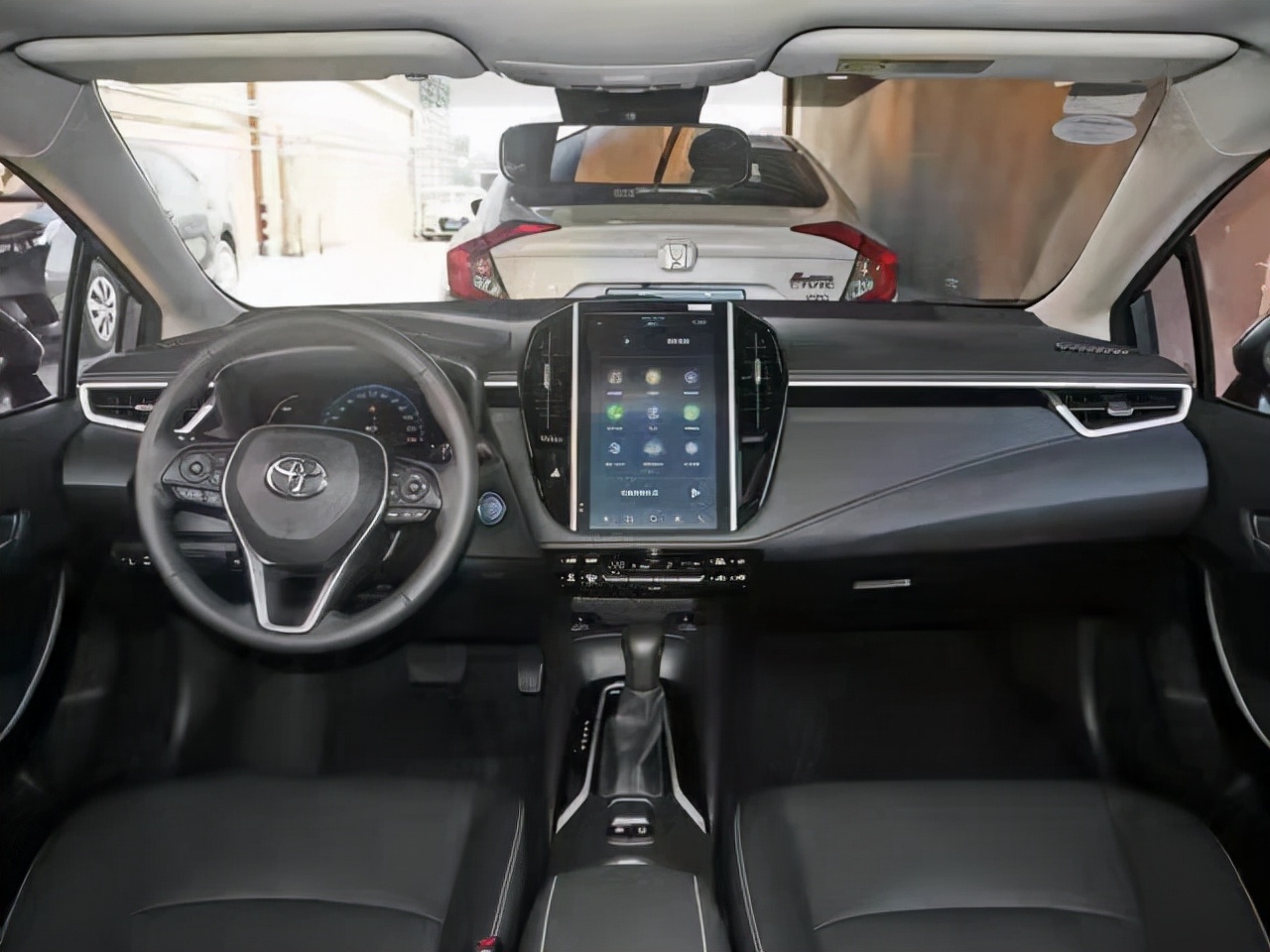 卡罗拉和经典轩逸半斤八两,卡罗拉vs轩逸三大件对比