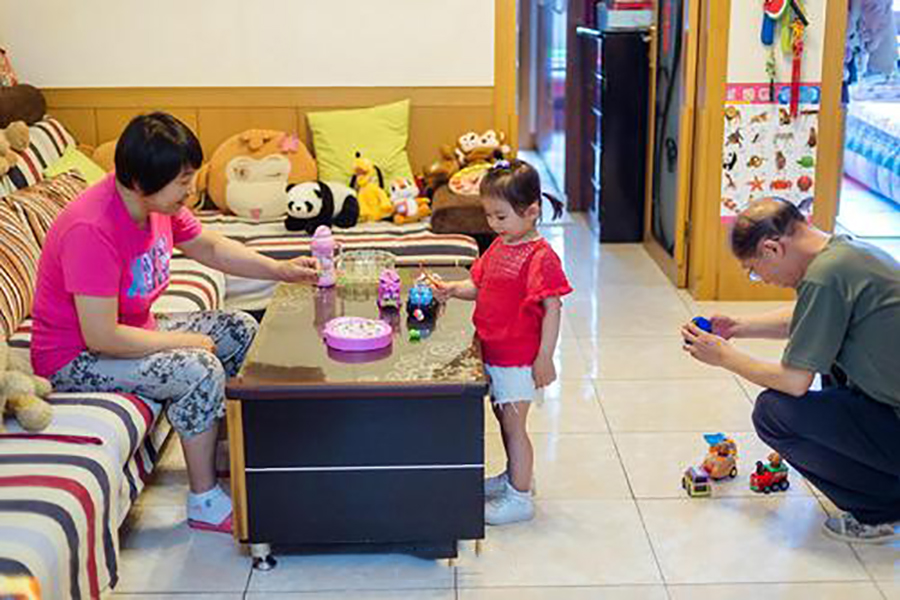 爷爷怕宝宝冷,爷爷怕小孩冷