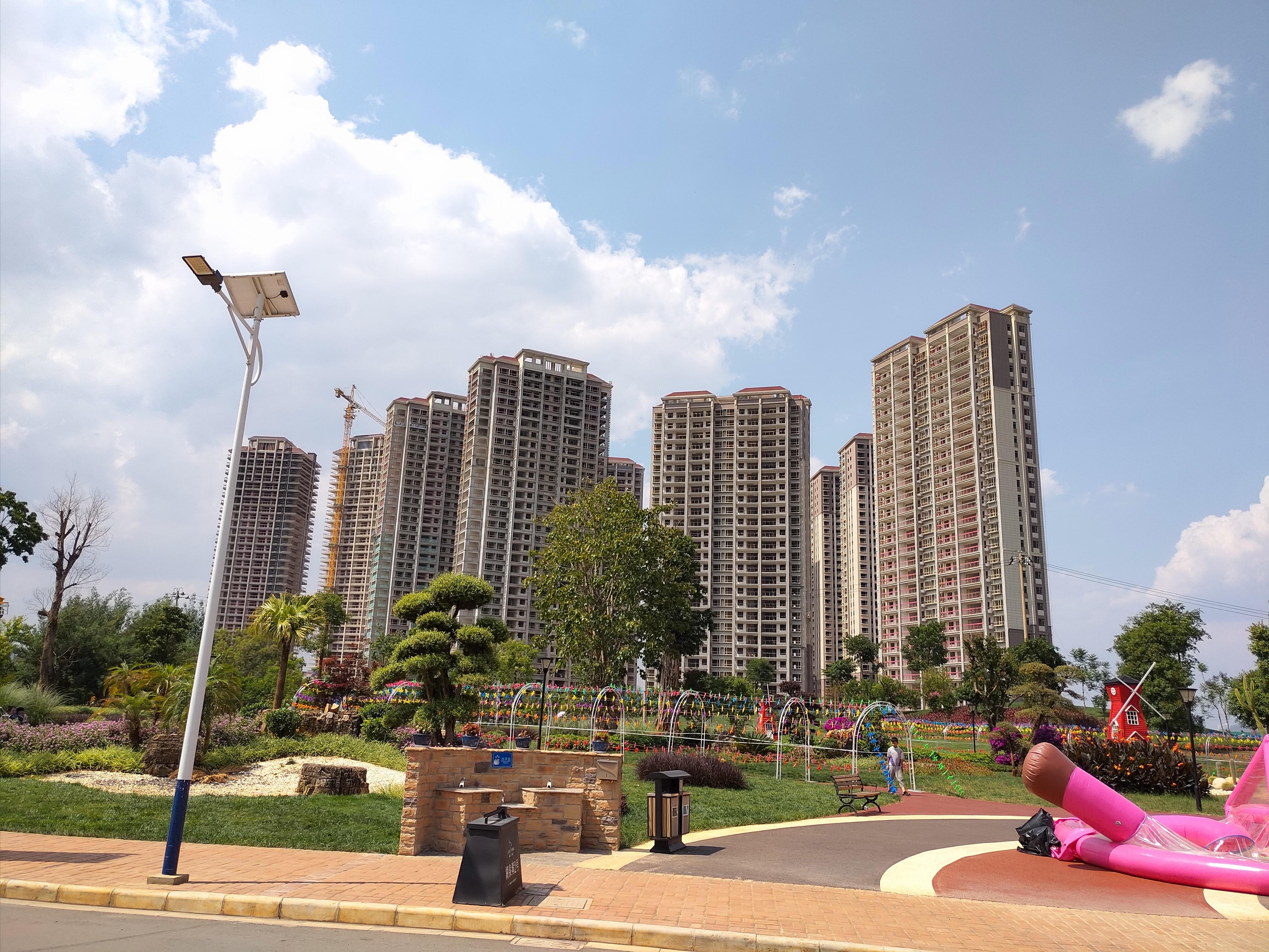 弥勒楼市很忙：重庆房企楼盘来了，隔壁本土项目后续用地也跟上了