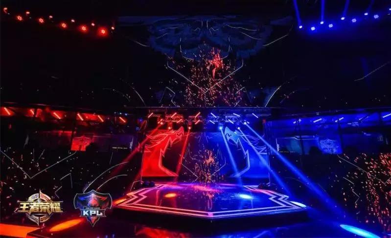 太壕了！10000现金大奖、2折抢爆品、5折吃美食，这家商场要爆