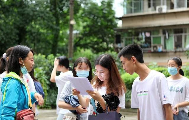 高考志愿填报失误能去申请更改吗,小升初信息填报错误如何修改