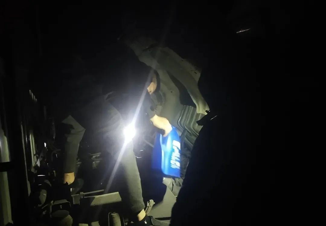 汽车半路抛锚急救电话,车子半路坏了求救电话