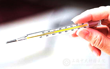 癌症患者术后总感觉困什么原因,癌症病人术后身上一阵发热怎回事