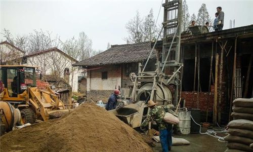 四川农村自建房面积超标的怎么办,宅基地超标的面积每年都要交钱吗