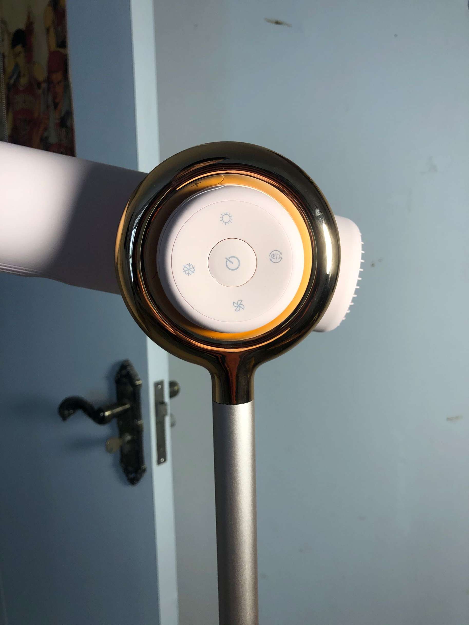 告别高温慢烤式吹风机,告别传统吹风机