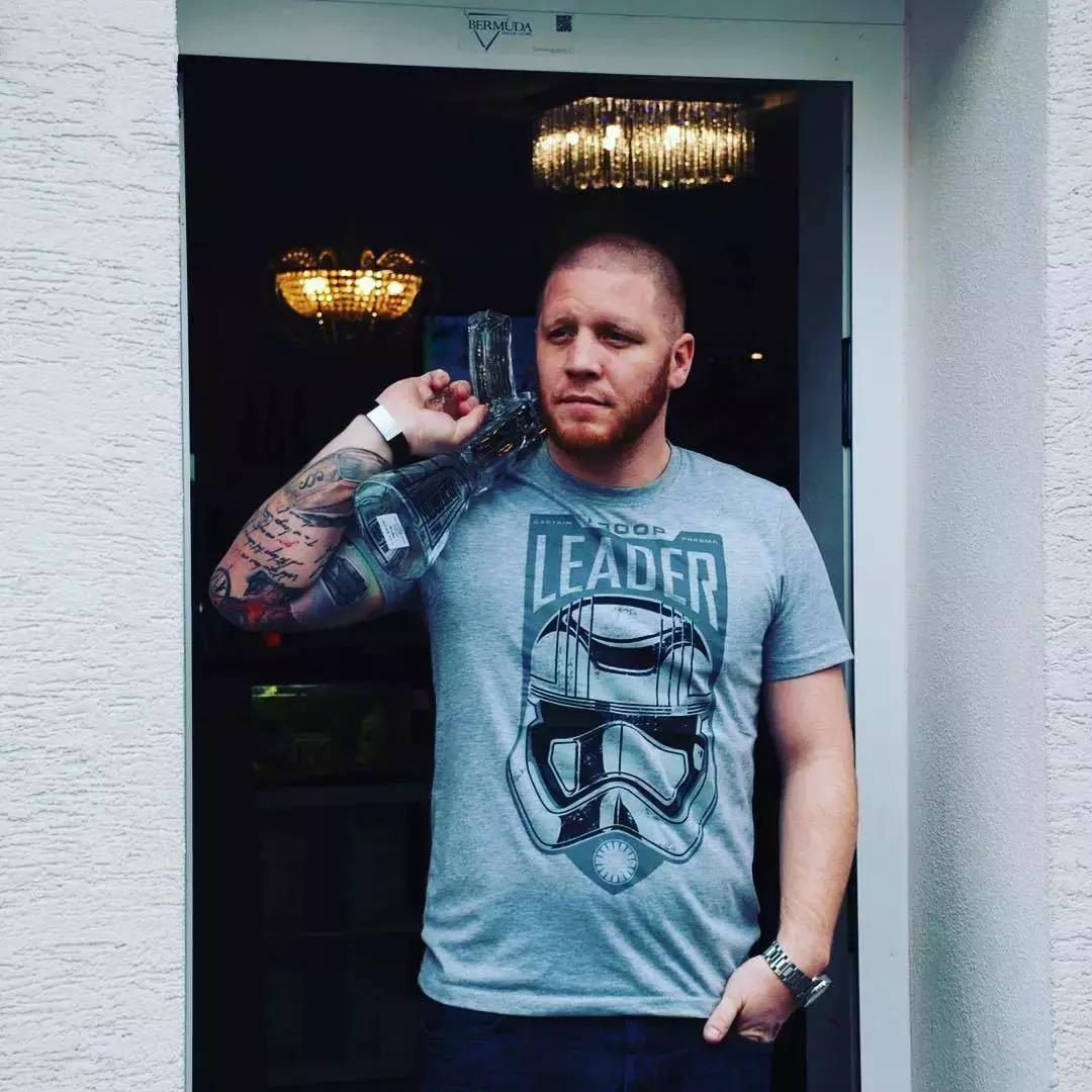 AK-47伏特加,千万别对口喝别人会认为你要自杀