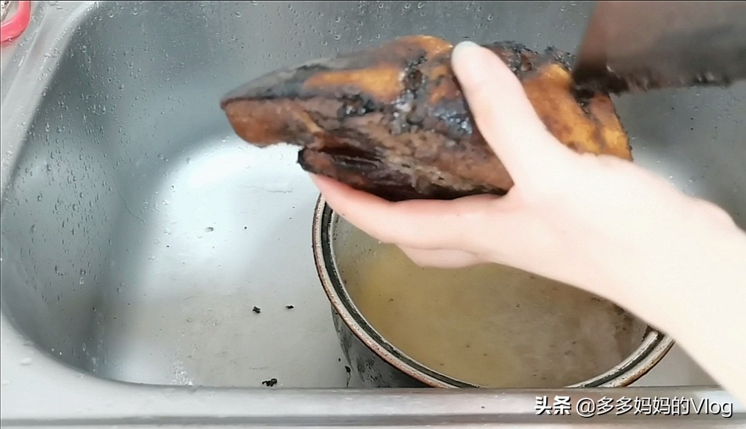 有霉的腊肉怎么吃,长霉的腊肉用火烧过可以吃吗