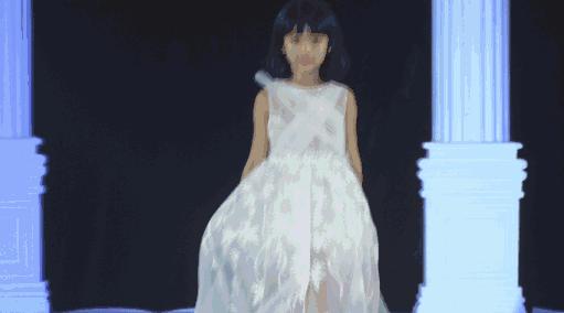 3岁萌宝走秀视频,带大家沉浸式体验走秀