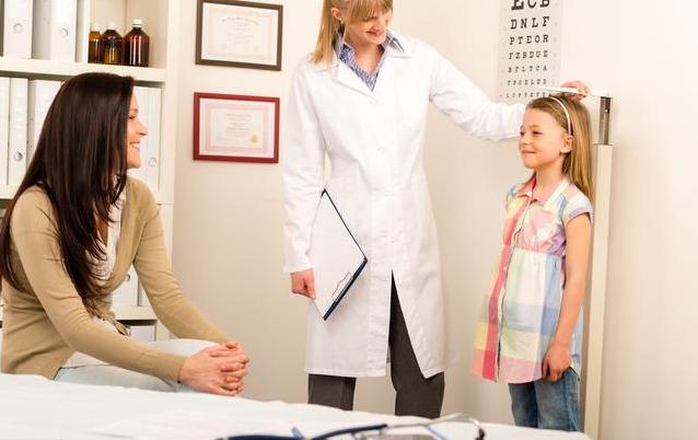 孩子得了矮小症该怎么治,矮小症孩子的最佳治疗方法