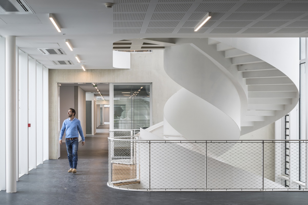 轻盈透明,曲直线的共舞:液化空气集团总部