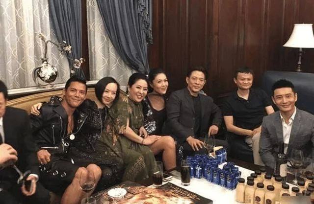 向佐健身练腰,向佐一身肌肉怎么锻炼的