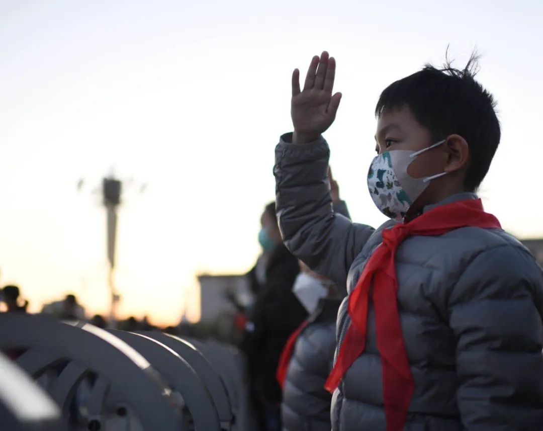 *安门天**广场时隔十年再下半旗，为留在寒冬里的他们