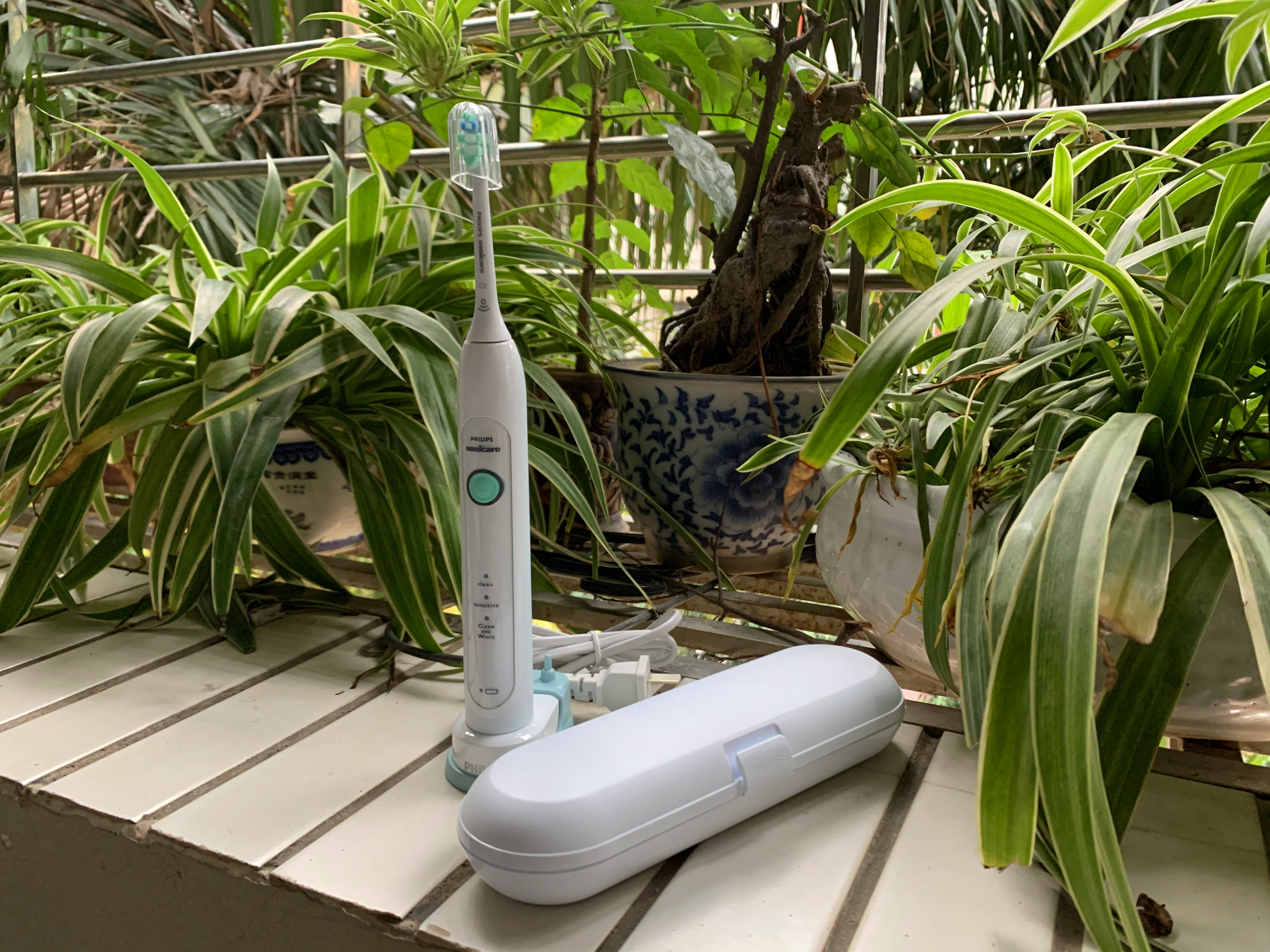 电动牙刷怎么用？飞利浦HX6730/02开箱+使用体验→口腔溃疡的建议