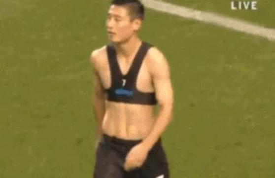 武磊脱衣黄牌,国足武磊近期的表现