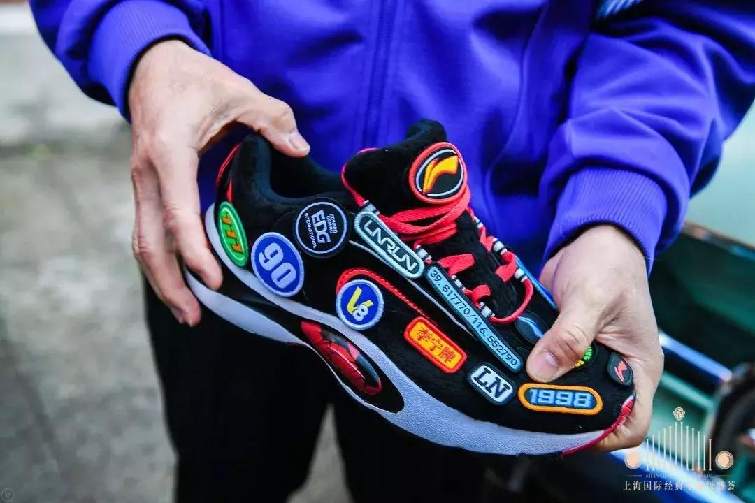 李宁百鬼夜行,李宁一黑一白鞋子