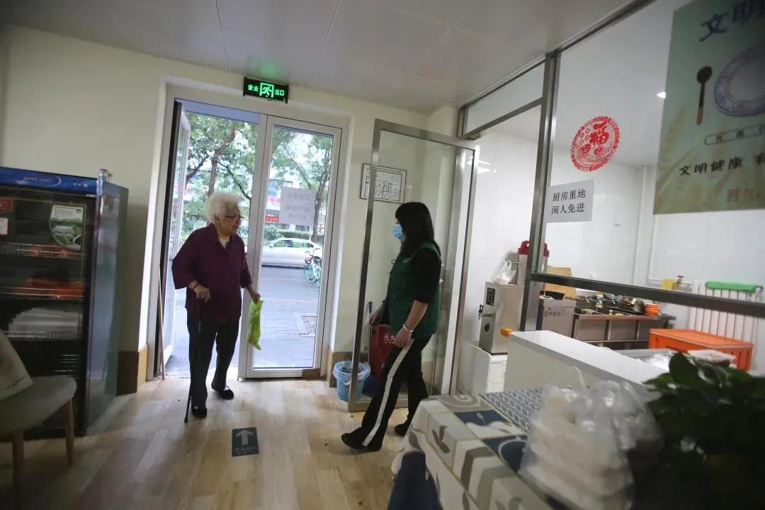 为民服务零距离主动上门解民忧,便民服务新举措暖心暖意解民忧