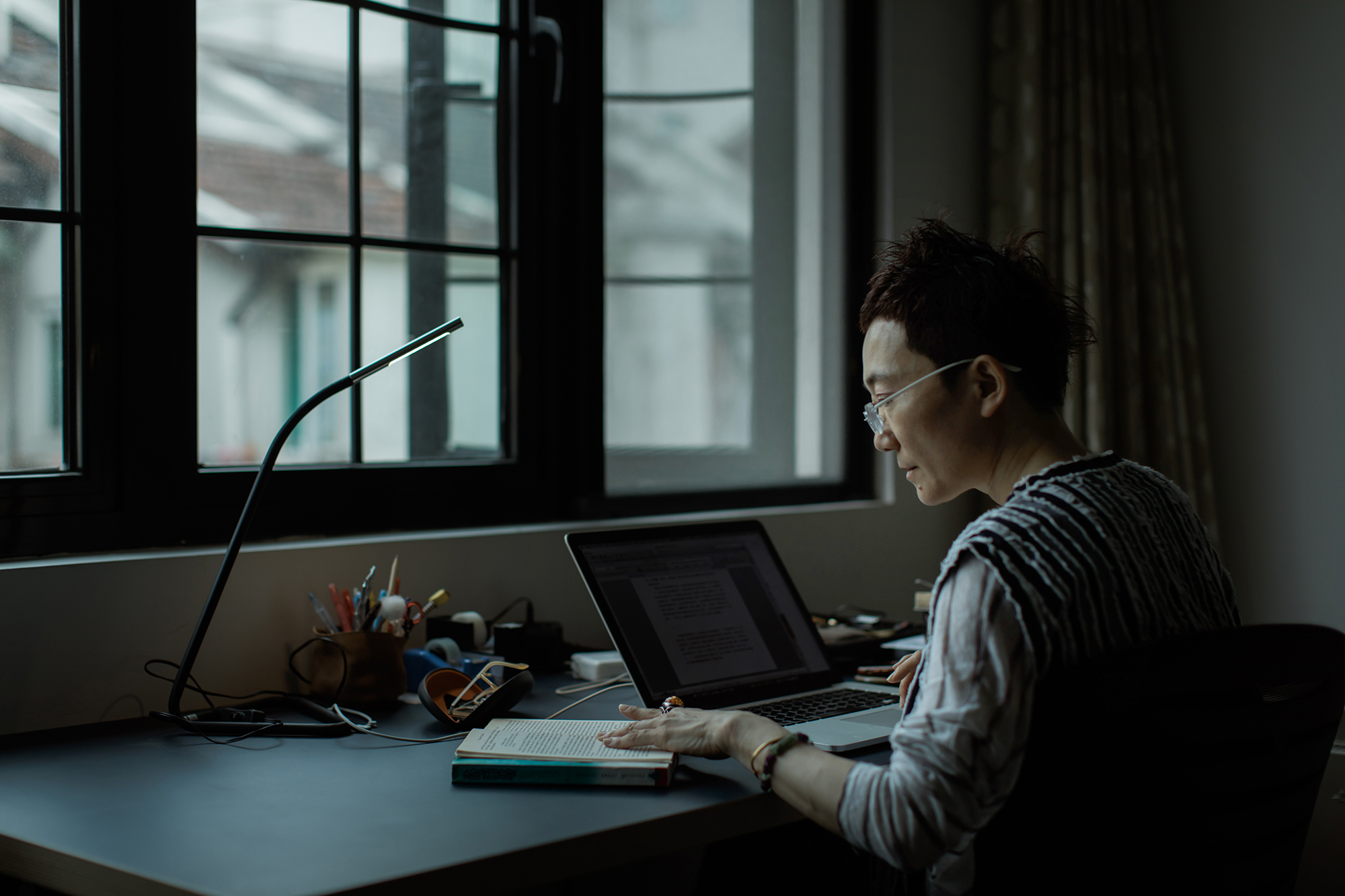 从翻译成名到赴纽约学服装设计53岁的她开淘宝店卖内衣