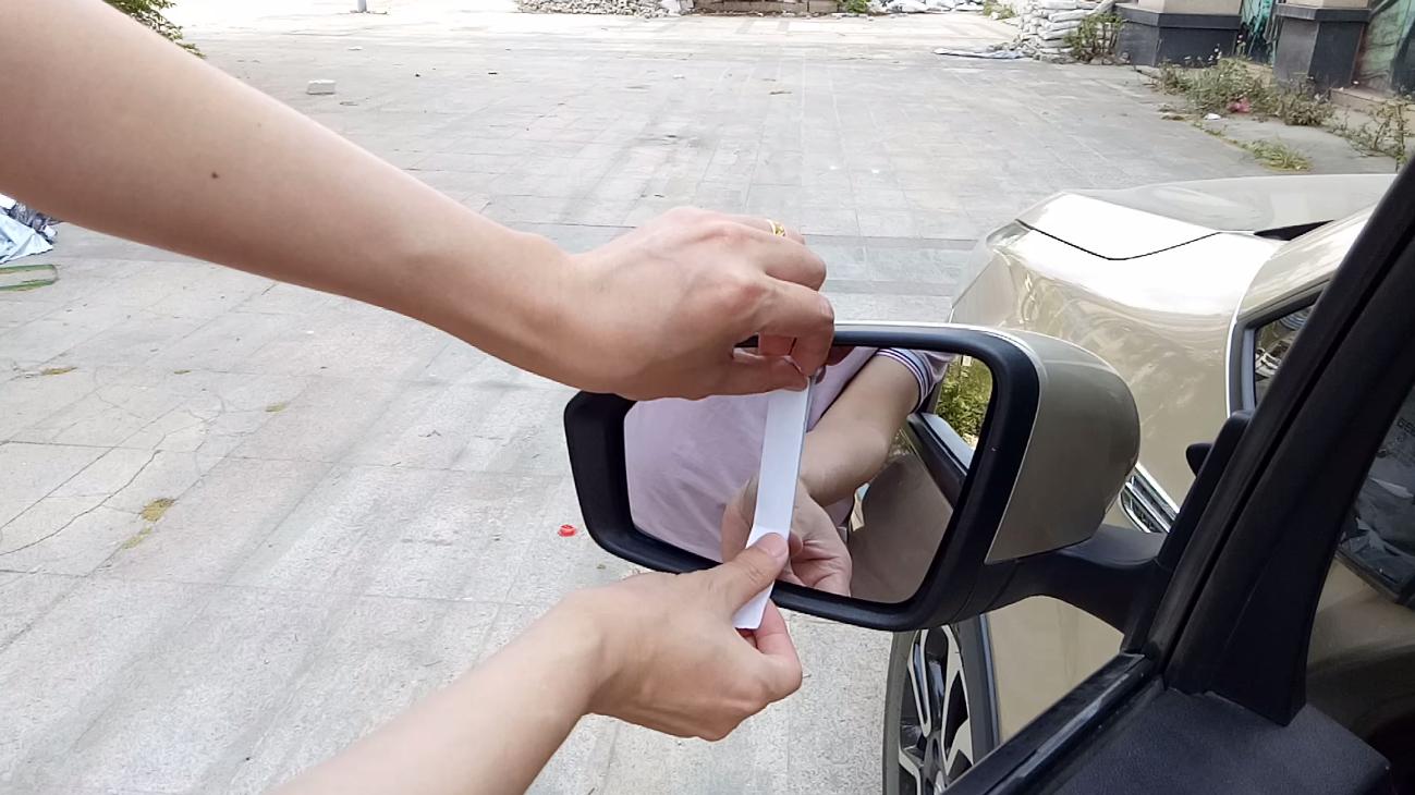 雨天开车如何防止后视镜挂满水,雨天如何去除后视镜水珠