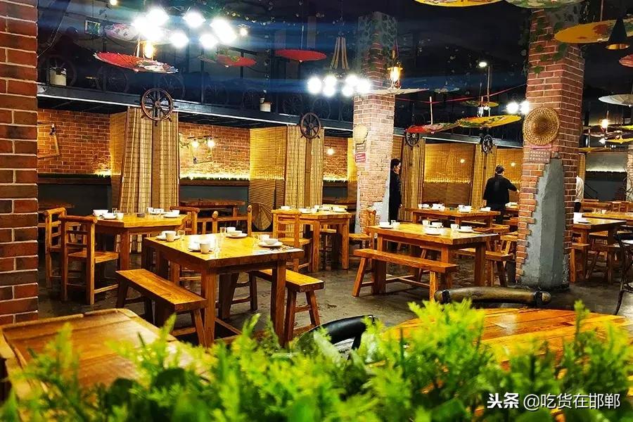 工业风和现代风设计餐饮,工业风和复古融合的餐厅